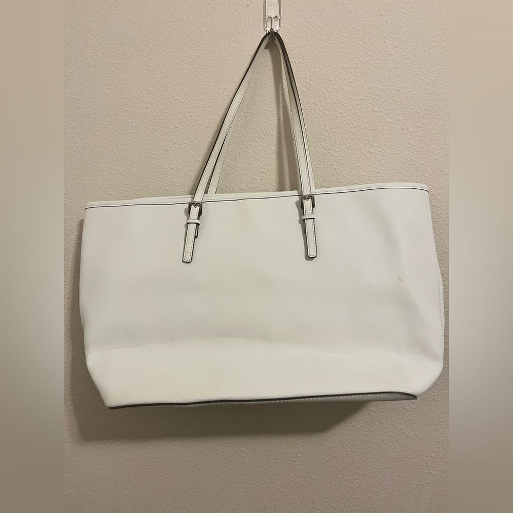Michael Kors Jet Setter White Handbag - Picture 2 of 9